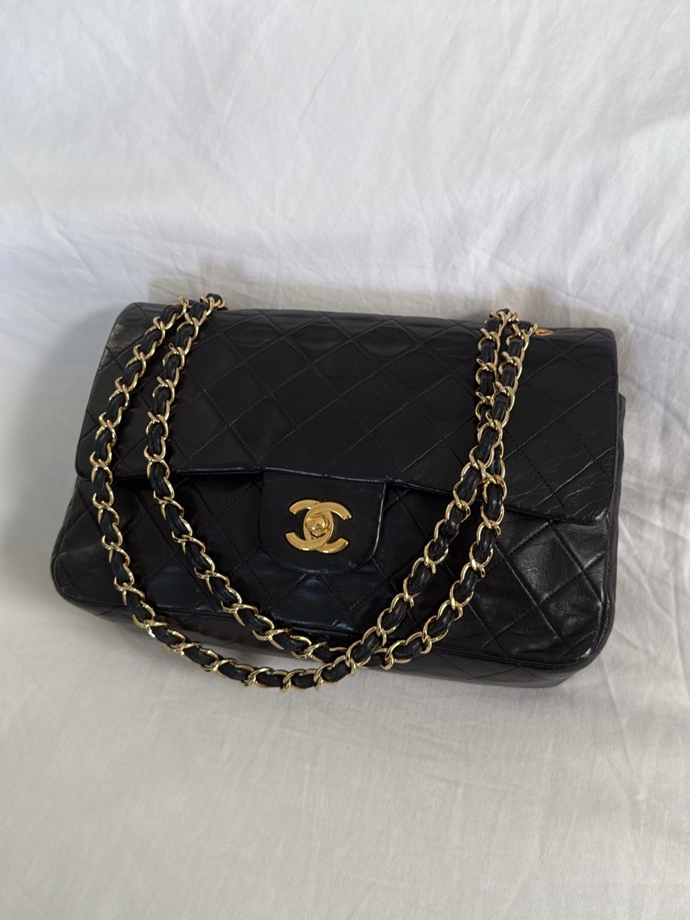 CHANEL Black Quilted Shoulder Bag with Gold Chain